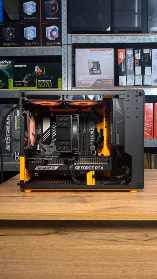 Збірка під замовлення: ігровий ПК Jonsbo Z20 Black/Orange Tower / AMD Ryzen 7 7700 (8 (16) ядер по 3.8 - 5.3 GHz) / 32 GB DDR5 / 1000 GB SSD M.2 / nVidia GeForce RTX 5070, 12 GB GDDR7, 192-bit / 750W | Зображення 2