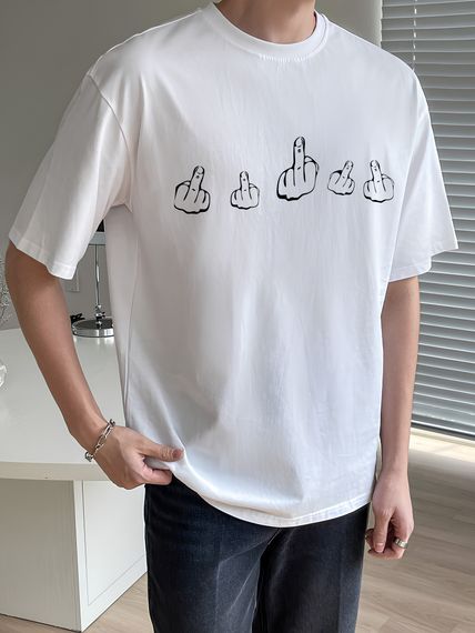 Футболка з мерчем