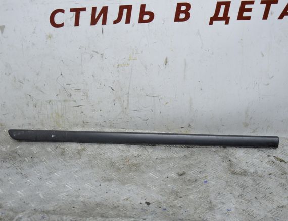 Накладка передніх лівих дверей Renault Laguna III 2007-2015 Молдинг дверей передній лівий Рено 808730001R