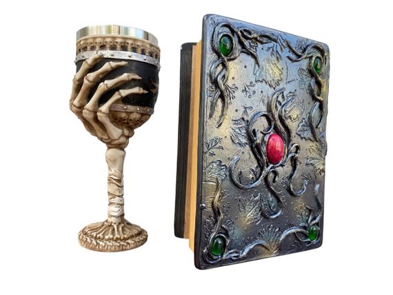 Подарунковий набір Келих 3D Рука з Черепами та блокнот 3D «Лісовий Гримуар Лиси» | Зображення 1