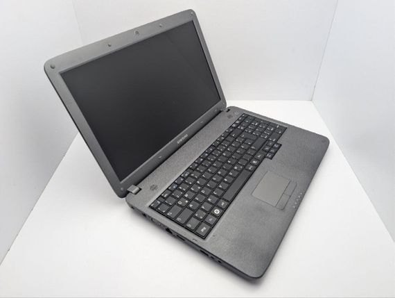 Ноутбук Samsung R530 / 15.6" (1366x768) TN / Intel Pentium T4500 (2 ядра по 2.3 GHz) / 4 GB DDR3 / 320 GB HDD / Intel HD Graphics / WebCam / DVD-ROM б/у | Зображення 5