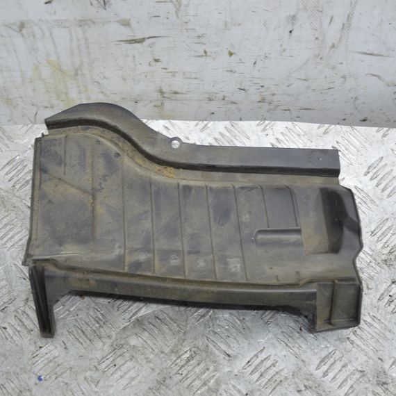 Захист жабо Volvo V50 2004-2012 Накладка жабо Вольво В50 30716443