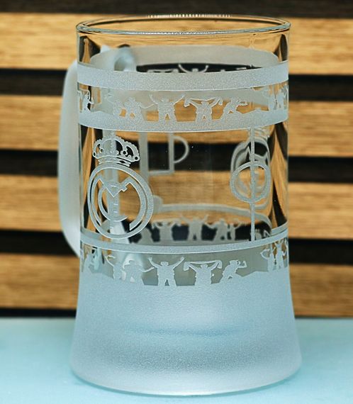 Пивной бокал 670 мл Реал Мадрид Real Madrid с гравировкой подарок для фаната ФК футбольная кружка круговая | Зображення 3