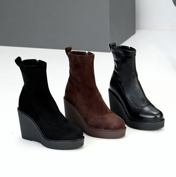 Елегантні м'які чорні замшеві черевики на танкетці | Зображення 8