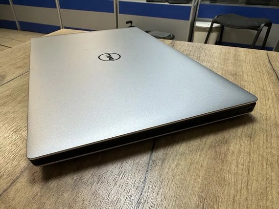 Ноутбук Dell Precision 5520 15.6" 4K core i7 7820HQ/16Gb/256SSD/Quadro M1200 | Зображення 2