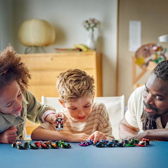 Конструктор LEGO Minifigures Колекційні автомобілі для перегонів F1 (71049) | Зображення 7