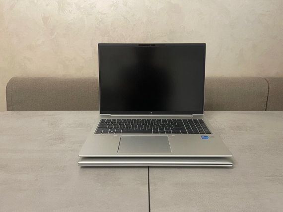 Ультрабук HP EliteBook 860 G10 / 16" (1920x1200) IPS / Intel Core i5-1335U (10 (12) ядер по 3.4 - 4.6 GHz) / 16 GB DDR5 / 512 GB SSD M.2 / Intel Iris Xe Graphics / WebCam / Fingerprint б/в + Подарунок Дротова миша / USB | Зображення 2