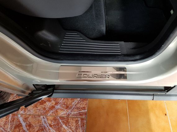 Накладки на пороги OmsaLine (4 шт, нерж) для Ford Courier 2014-2024 рр | Зображення 5