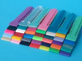 Эластическая лигатура цветная (пр-во Dentsply-Sirona), 22 колечка на "дереве", упаковка 40 шт.