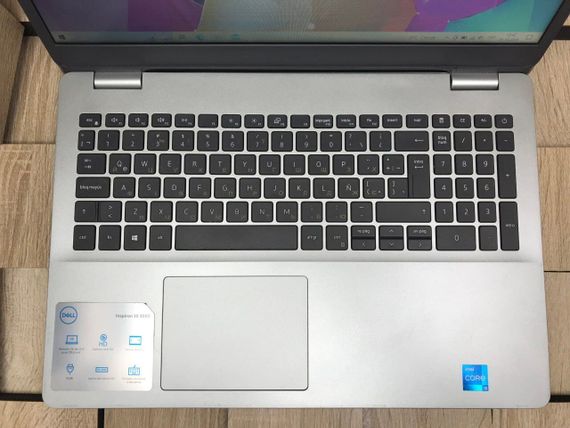 Ноутбук Б-клас Dell Inspiron 3501 / 15.6" (1366x768) TN / Intel Core i5-1135G7 (4 (8) ядра по 2.4 - 4.2 GHz) / 8 GB DDR4 / 192 GB SSD / Intel Iris Xe Graphics / WebCam б/в | Зображення 3