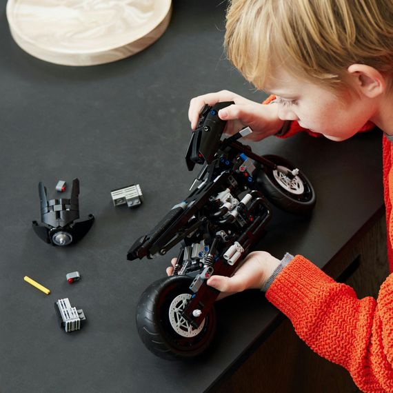 Конструктор LEGO Technic Бетмен: Бетцикл 641 деталь (42155) | Зображення 6