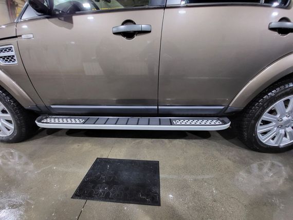 Боковые пороги Tayga V2 (2 шт., алюминий) для Land Rover Discovery III