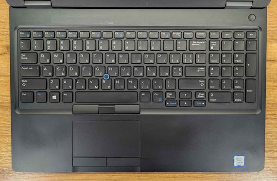 Ультрабук Dell Latitude 5590 / 15.6" (1920x1080) IPS Touch / Intel Core i5-8350U (4 (8) ядра по 1.7 - 3.6 GHz) / 8 GB DDR4 / 256 GB SSD / Intel UHD Graphics 620 / HDMI / WebCam / Windows 10 б/у + Подарок Беспроводная мышь / USB | Зображення 2