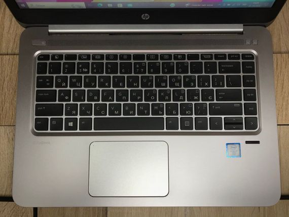 Ультрабук Б-класс HP EliteBook Folio 1040 G3 / 14" (1920x1080) IPS / Intel Core i7-6600U (2 (4) ядра по 2.6 - 3.4 GHz) / 8 GB DDR4 / 256 GB SSD M.2 / Intel HD Graphics 520 / HDMI б/у | Зображення 3