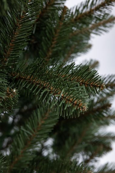 Штучна ялинка «Різдвяна ніч» 2 м – реалістична зелена ялинка з ПВХ, преміум-якість, на пластиковій підставці | Зображення 6