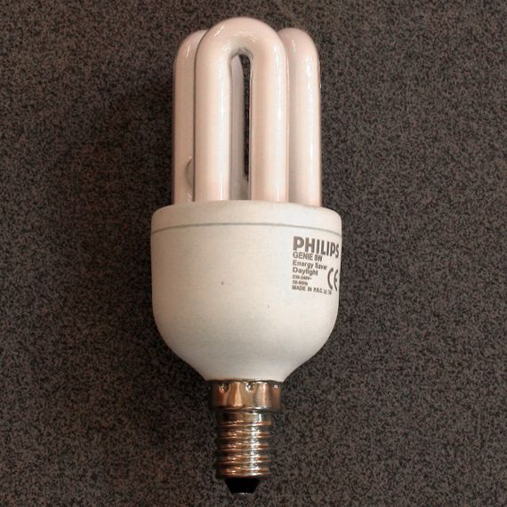Лампа E14 Genie 8W/827 Philips 230V