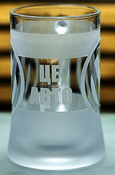 Пивний кухоль Volkswagen Фольксваген 670 мл з гравіюванням Подарунок автолюбителю  Келих з логотипом авто та легендарний слоган | Зображення 5