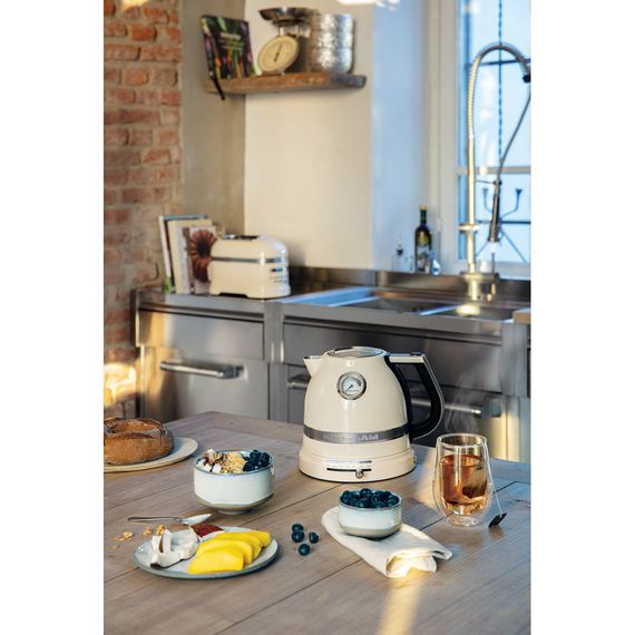 Електрочайник KitchenAid Artisan 5KEK1522EAC, кремовий | Зображення 5