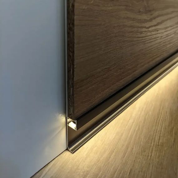 Алюминиевый плинтус DEAL 5/40 LED Черный