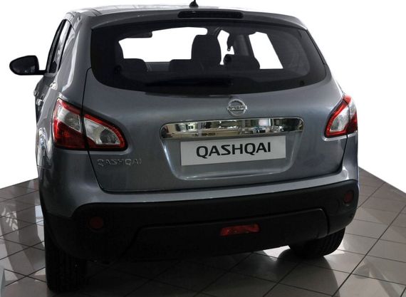 Накладка над номером (нерж.) С кнопкой, OmsaLine - Итальянская нержавейка для Nissan Qashqai 2010-2014 гг.