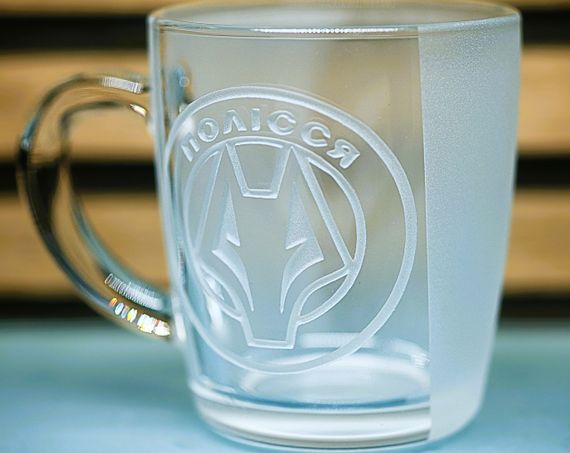 Скляна чашка 350 мл ФК Полісся з гравіюванням подарунок для фаната  футбольна кружка | Зображення 1