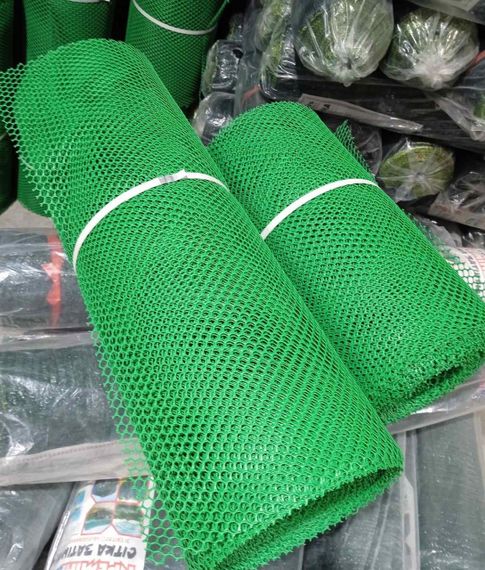 Пластиковая сетка 6*8мм 1.50 м*30м заборная зелёная Сота | Зображення 2