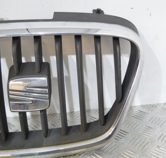 Решітка радіатора Seat Toledo III 2004-2009 Решітка переднього бампера Сеат Толедо 3 5P0853679A | Зображення 2