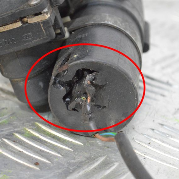 Кран пічки BMW E23 E32 E31 E34 Клапан обігрівача БМВ е23 е32 е31 е34 1147412042 8391417 | Зображення 4