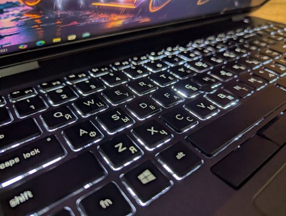 Ноутбук Dell Precision 3541 / 15.6" (1920x1080) IPS / Intel Core i7-9850H (6 (12) ядер по 2.6 - 4.6 GHz) / 16 GB DDR4 / 500 GB SSD / Intel UHD Graphics 630 / WebCam / Windows 10 б/у + Подарок Беспроводная мышь / USB | Зображення 5