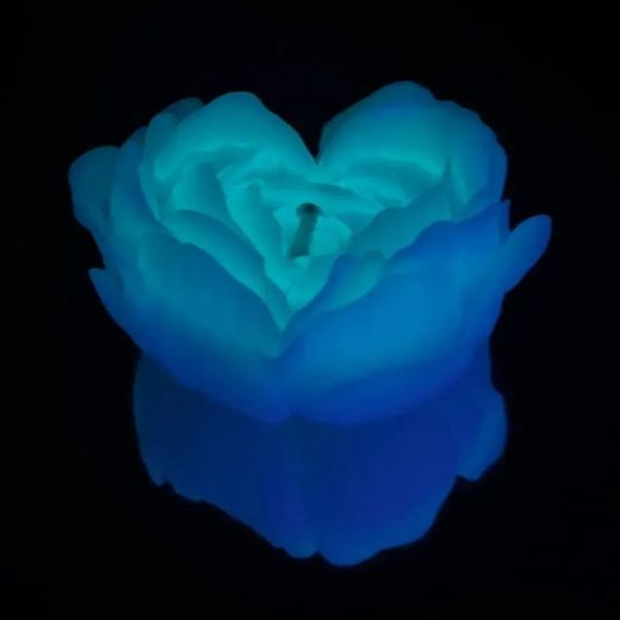 Низькотемпературна БДСМ-свічка у формі троянди GlowKink, люмінесцентна, L, 62 г, блакитна Sex Aura | Зображення 3