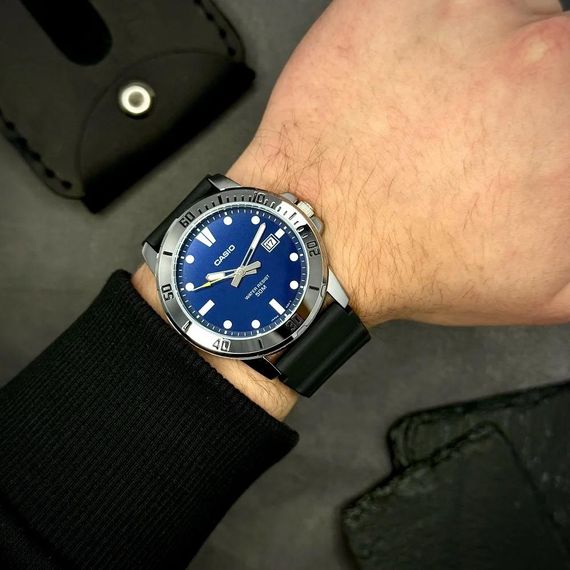 Чоловічий годинник Casio MTP-VD01-2E | Зображення 1