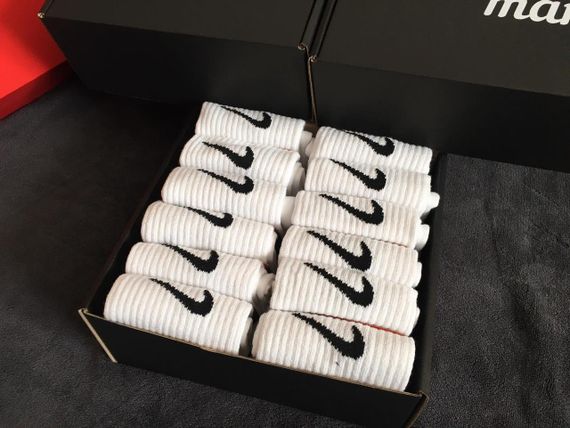 Подарунковий набір шкарпеток Nike 12 шт – стильні чоловічі та жіночі шкарпетки, 100% бавовна, різні розміри | Зображення 2