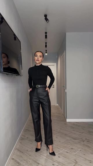 Штани прямого силуету жіночі з ефектом втягування