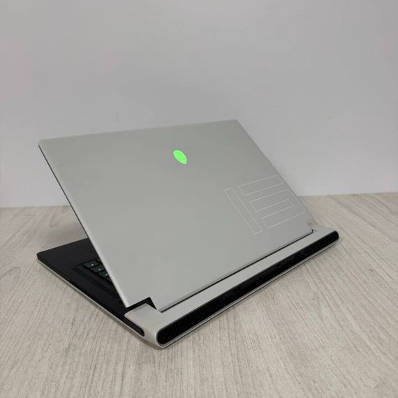 Игровой ноутбук Dell Alienware x15 R2 / 15.6" (1920x1080) IPS / Intel Core i9-12900H (14 (20) ядер по 3.8 - 5.0 GHz) / 32 GB DDR5 / 512 GB SSD / nVidia GeForce RTX 3070 Ti, 8 GB GDDR6, 256-bit / WebCam б/у | Зображення 5