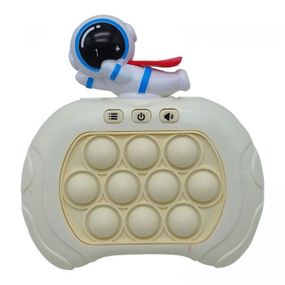 Уцінка. Розважальна гра FINGER PRESS POP-IT CONSOLE астронавт білий - Пошкоджена упаковка