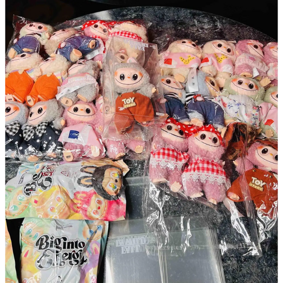 Лабубу в одязі тренд 2025, Монстр Labubu Pop Mart 15 см, Лабубу в різних вбраннях | Зображення 5