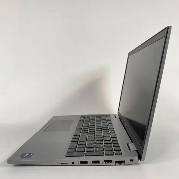 Ультрабук Dell Latitude 5530 / 15.6" (1920x1080) IPS / Intel Core i5-1245U (10 (12) ядер по 1.2 - 4.4 GHz) / 16 GB DDR4 / 256 GB SSD / Intel Iris Xe Graphics / WebCam / HDMI б/в | Зображення 4