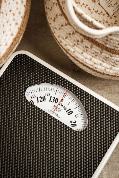 Ваги підлогові механічні Adler AD 8179 чорні до 136 кг з класичною аналоговою шкалою | Зображення 8