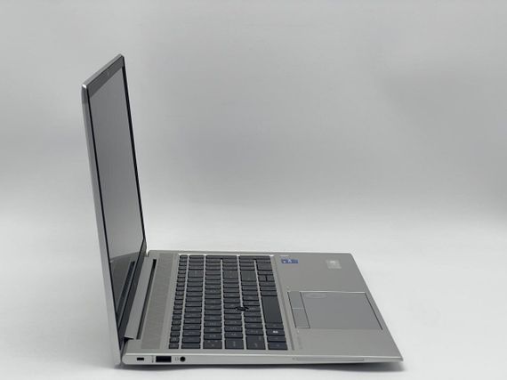 Ультрабук Б-класс HP EliteBook 850 G8 / 15.6" (1920x1080) IPS / Intel Core i5-1135G7 (4 (8) ядра по 4.2 GHz) / 16 GB DDR4 / 240 GB SSD / Intel Iris Xe Graphics / WebCam б/у + Подарок Беспроводная мышь HOCO GM28 | Зображення 2