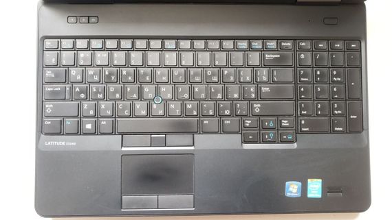 Ноутбук Б-клас Dell Latitude E5540 / 15.6" (1920x1080) TN / Intel Core i7-4600U (2 (4) ядра по 2.1 - 3.3 GHz) / 8 GB DDR3 / 200 GB SSD + 500 GB HDD / nVidia GeForce GT 720M, 2 GB GDDR3, 64-bit / WebCam / DVD-ROM б/в | Зображення 2