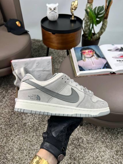 Чоловічі кросівки SB  Dunk  Low x The North Face Grey White  , В'єтнам 43 27,5 | Зображення 3
