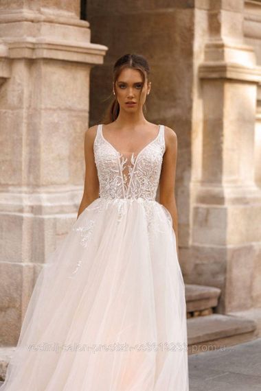 Весільна сукня, відкрита спинка