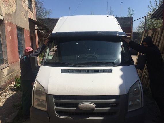 Козырек на лобовое стекло (черный глянец, 5мм) для Ford Transit 2000-2014 гг | Зображення 5