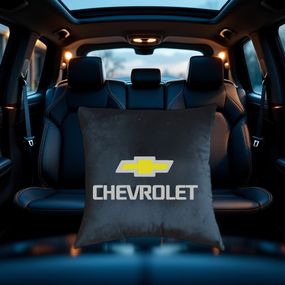 Авто Подушка c вишивкою логотипу марки шевроле Chevrolet чорний автомобілісту 03772