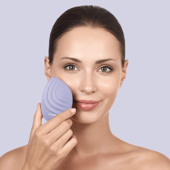 Електронна ультразвукова щітка для обличчя GESKE Sonic Facial Brush 5в1 purple | Зображення 3