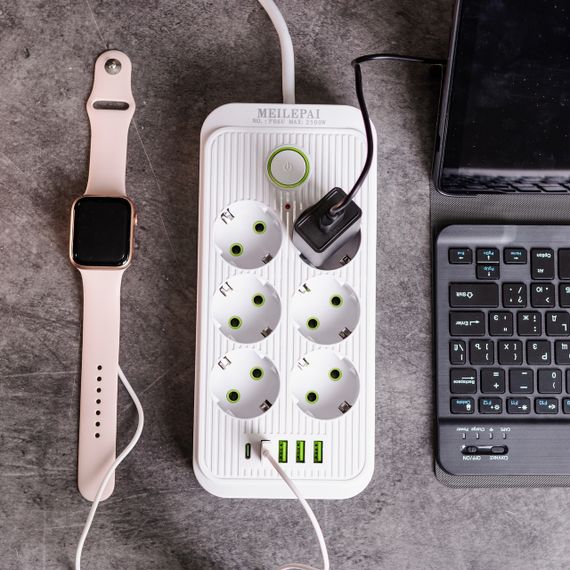 Мережевий фільтрподовжувач F06U на 6 розеток 4 USB 1 Type-C та кнопкою відключення  5 м Білий HP-5-25 | Зображення 1