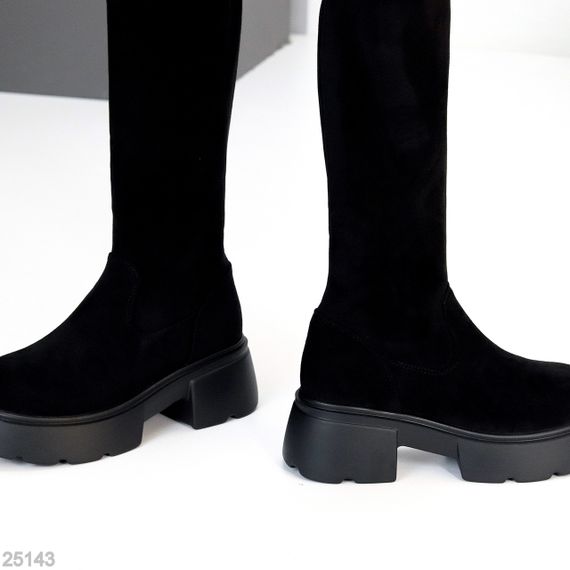 Чорні замшеві високі стрейчові чоботи на тракторній підошві | Зображення 1