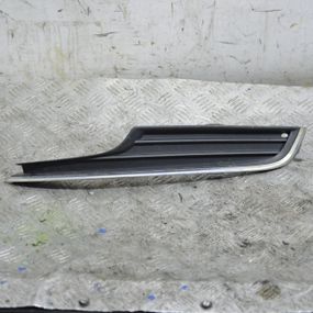 Решітка бампера передня ліва Volkswagen Golf VII 2012-2020 Решітка бампера ліва Фольксваген 5G0853665A