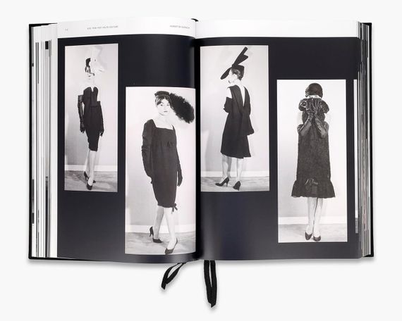 Книга про модні колекції Живанші Givenchy Catwalk: The Complete Collections | Зображення 3