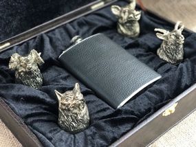 Набор бронзовых чарок Охотничьи 4 штуки с флягой